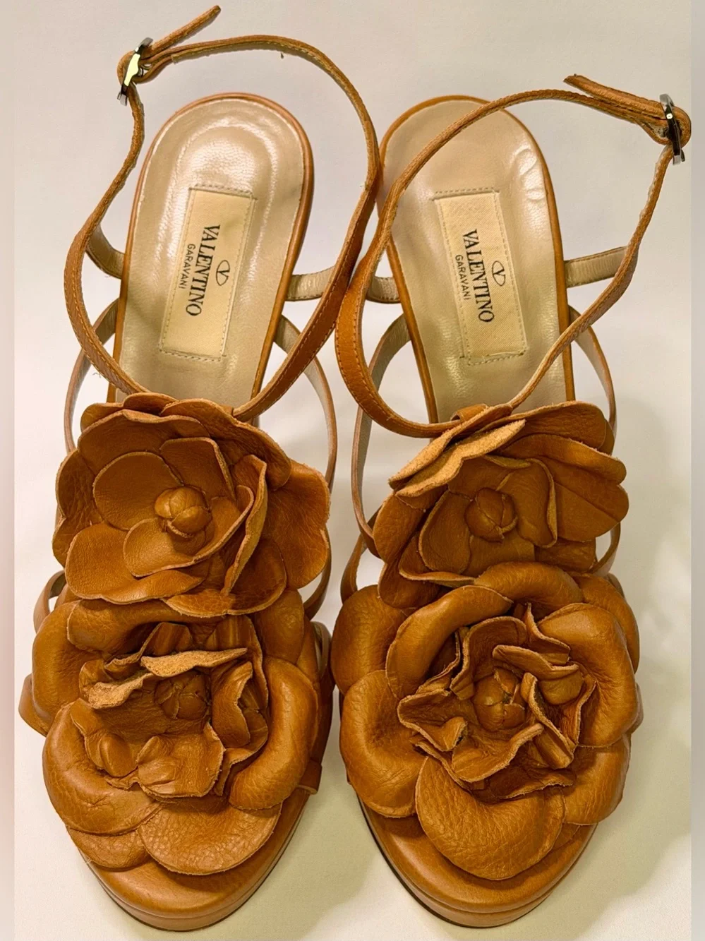 Valentino Garavani 2004 Archive Tan Leather Flower Rosette Platform Sandals 38.5